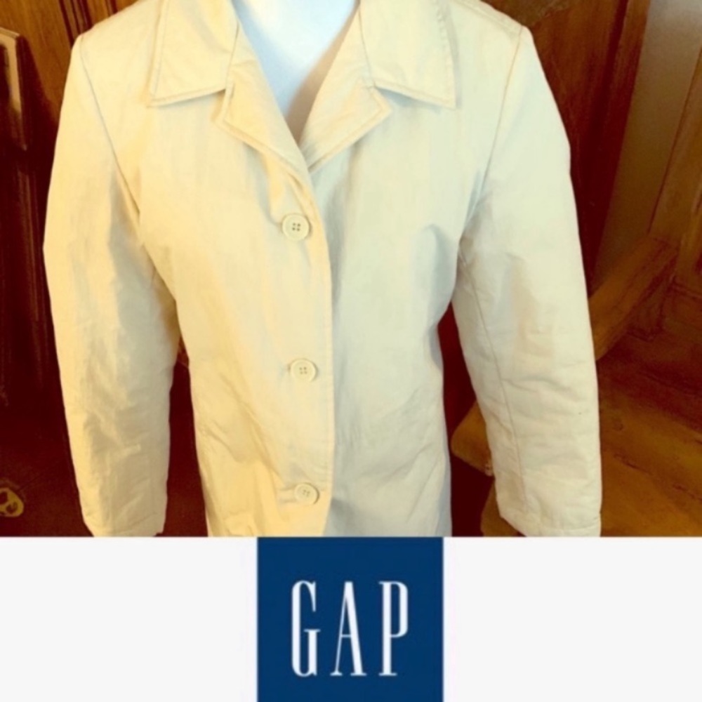 Trench looking coat but has filling  like puffer!
